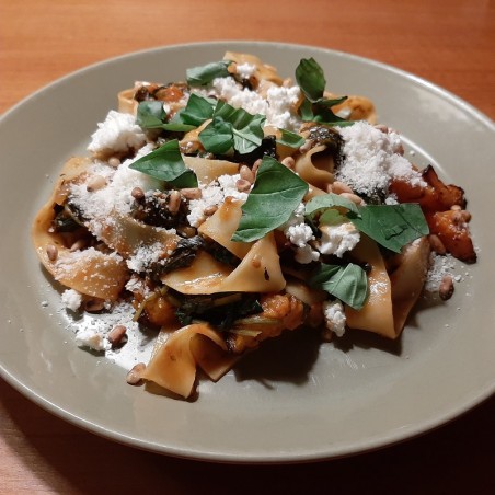 Pappardelle met spinazie, gegrilde pompoen en feta