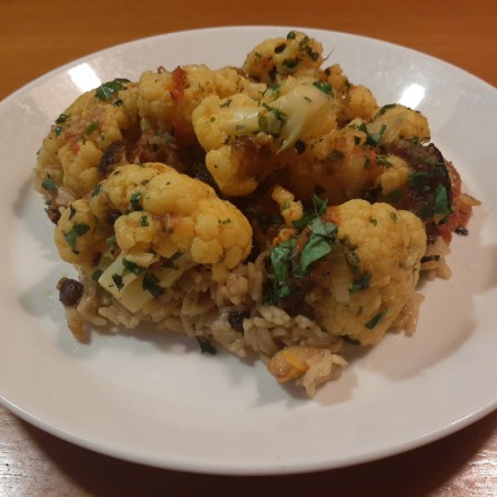 Bloemkool met dadels en pilav