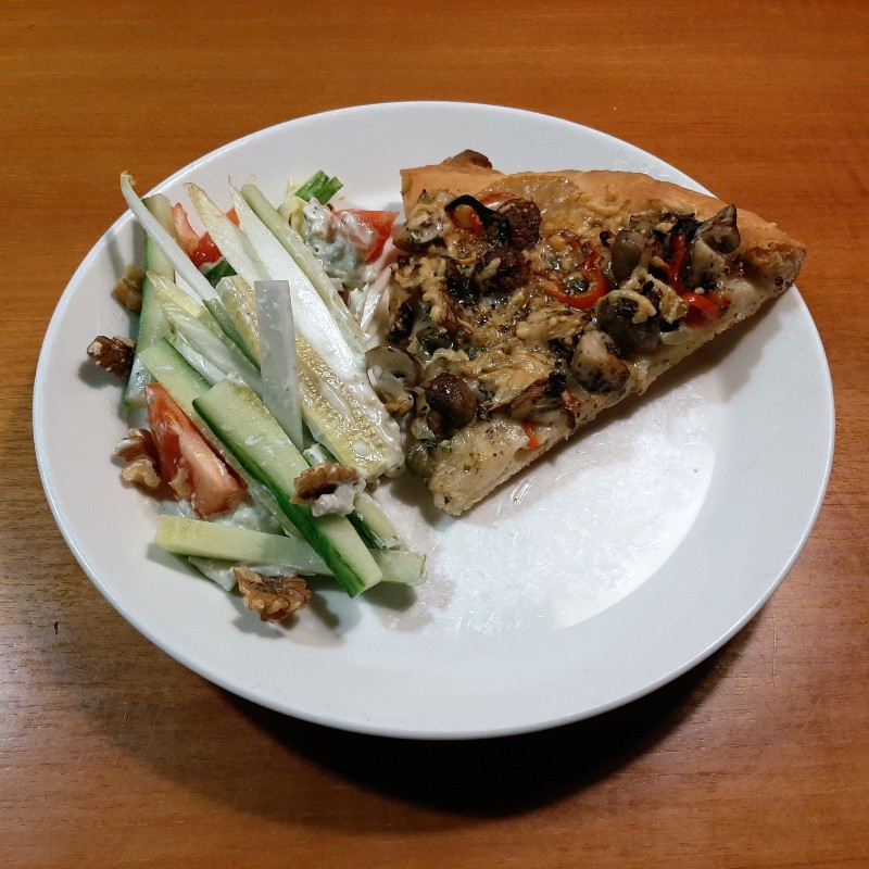 Pizza met champignons en paprika