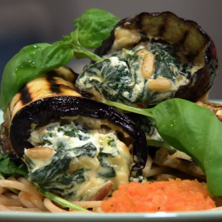 Auberginerolletjes met paprikasaus